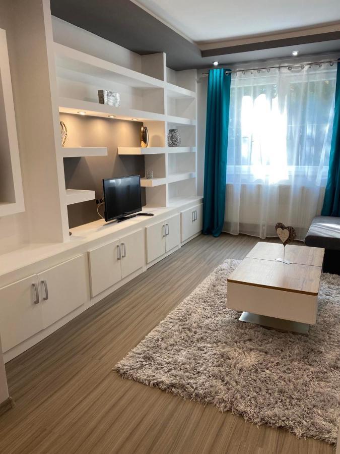 Gabrielle2 Apartman Debrecen Buitenkant foto