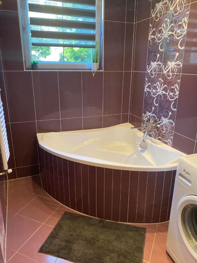 Gabrielle2 Apartman Debrecen Buitenkant foto