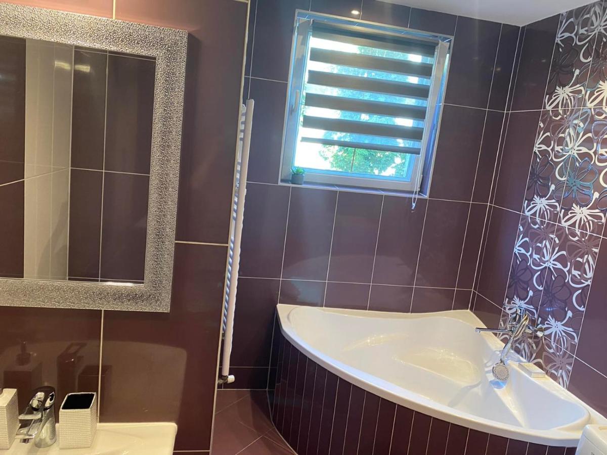 Gabrielle2 Apartman Debrecen Buitenkant foto