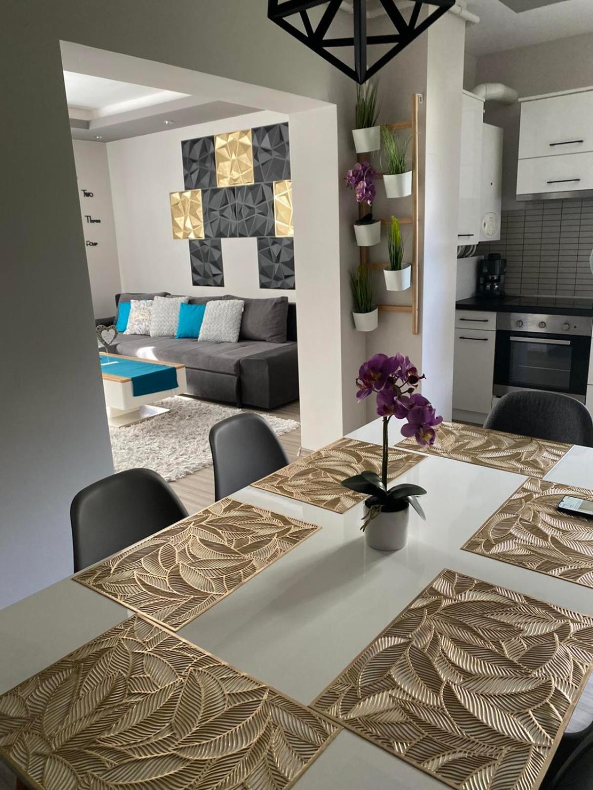 Gabrielle2 Apartman Debrecen Buitenkant foto
